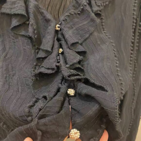 Black top. - Picture 3 of 5